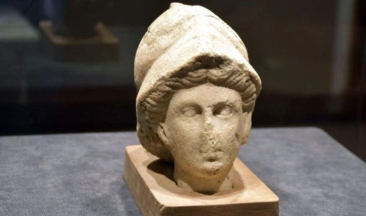 2 bin 300 yıllık Athena heykeli İzmir Arkeoloji Müzesi’nde sergilenmeye başlandı
