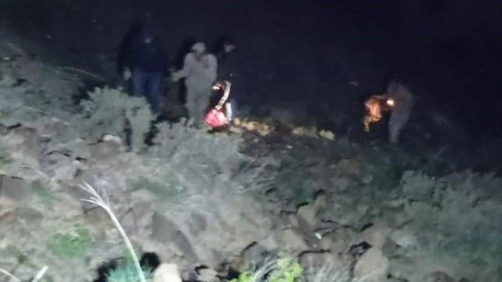 AFAD, dağlık alanda mahsur kalan 4 kişiyi kurtardı