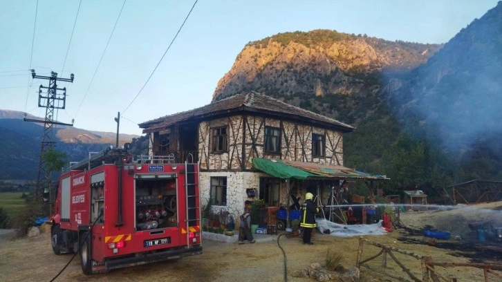 Ahmet Kural ve Cengiz Bozkurt'un yeni filminin çekildiği köyde yangın