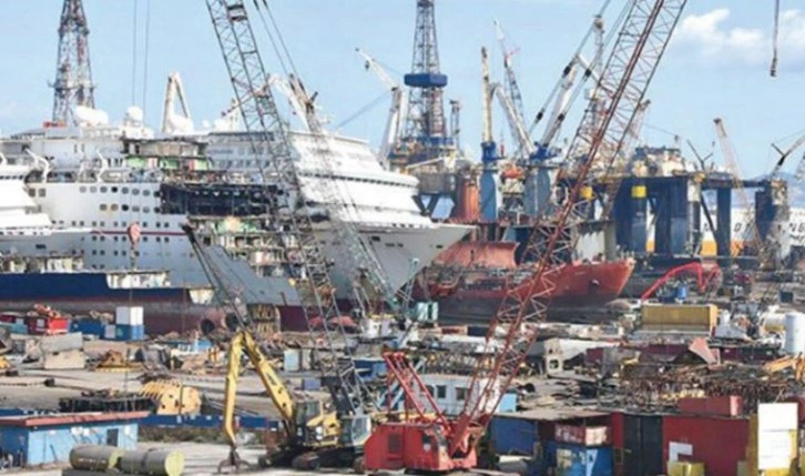 Aliağa’da sökülecek Brezilya savaş gemisi işçi sağlığına da düşman
