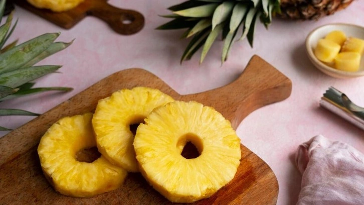 Ananas yedikten sonra dil uyuşması nasıl geçer? Ananas yedikten sonra dil yanması neden olur?
