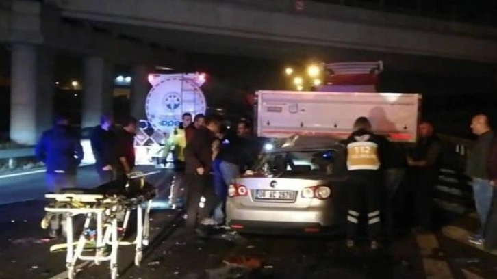 Ankara’da bir otomobil TIR’a arkadan ok gibi saplandı: 1 yaralı