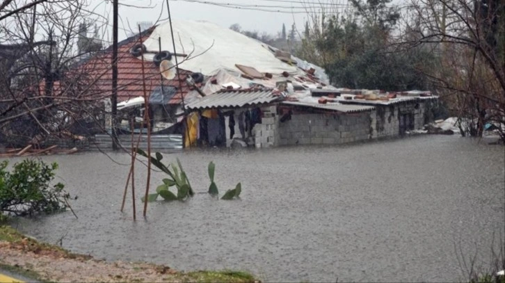 Antalya'da aşırı yağış sonrası meydana gelen selde 1 kişi hayatını kaybetti