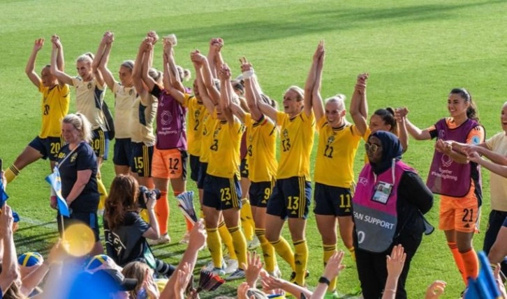 Avrupa Kadınlar Futbol Şampiyonası'nda İsveç ve Hollanda çeyrek finale yükseldi