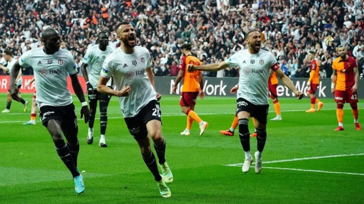 Beşiktaş Galatasaray'ı geriden gelerek devirdi! Aslan zirve yarışında yara aldı...