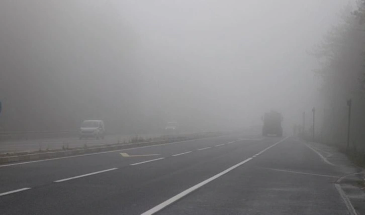 Bolu Dağı’nda yoğun sis... Görüş mesafesi 30 metreye kadar düştü