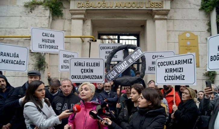 Cağaloğlu Anadolu Lisesi Velileri'nden eylem: 'Kirli elleri okuldan çekin'