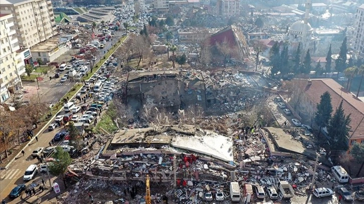 Depremde ölen bin 297 kişinin kimliği belirlenemedi! Hastanedeki 72 çocuk kimin bilinmiyor
