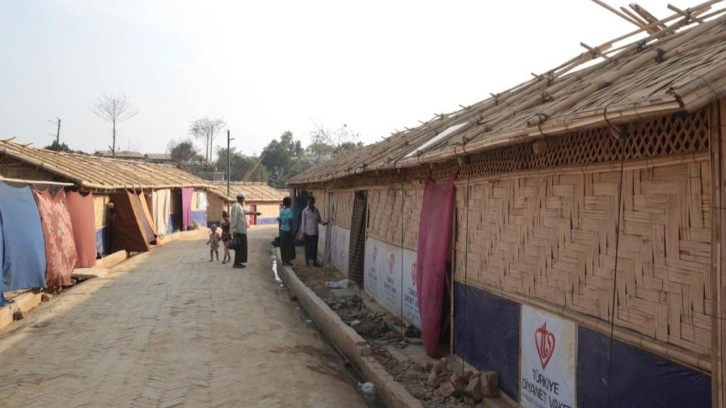 Diyanet Vakfı, Bangladeş’te 350 ailenin yuvasını teslim etti