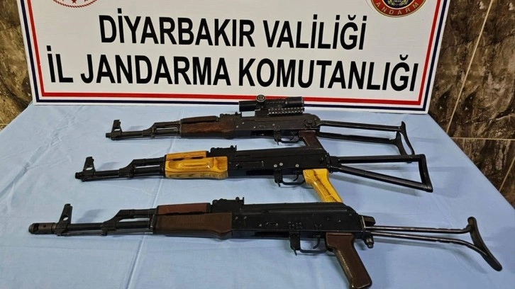 Diyarbakır'da Jandarma'nın şüphelenip durdurduğu araçtan çıktı
