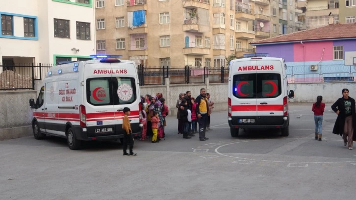 Diyarbakır’da okulda gıda zehirlenmesi şüphesi, öğrenciler hastaneye sevk edildi