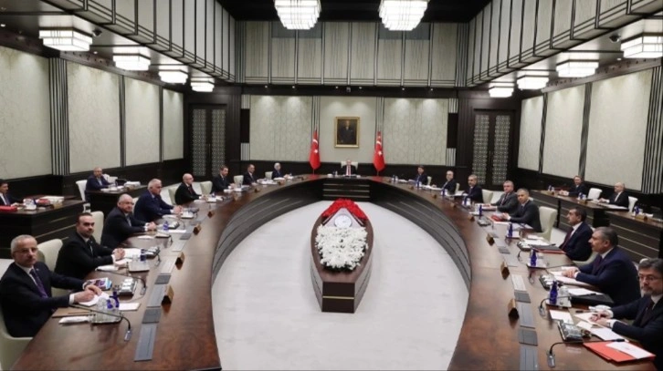 Erdoğan emekliye ikramiye müjdesi mi verecek? Gözlerin çevrildiği Kabine toplantısı başladı