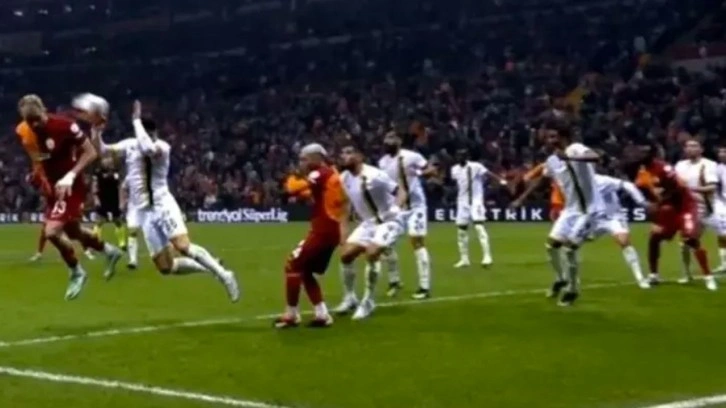Erman Toroğlu: Galatasaray'ın kazandığı ilk penaltı öncesi Torreira'nın faul yaptı