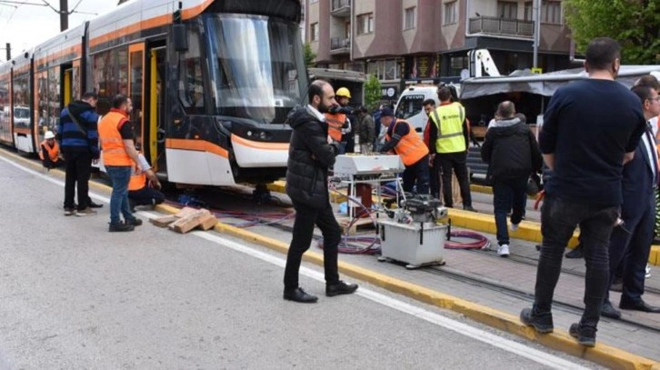 Eskişehir'de tramvayın çarptığı kadın oracıkta hayatını kaybetti