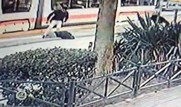 Eskişehir'de tramvayın kadına çarptığı kazanın görüntüleri ortaya çıktı