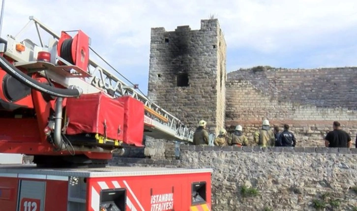 Fatih'te tarihi surlarda yangın