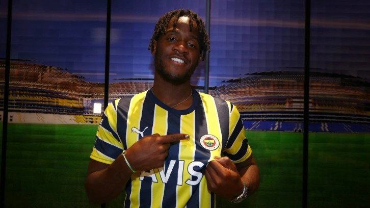 Fenerbahçe, Michy Batshuayi'nin sözleşmesini uzattı