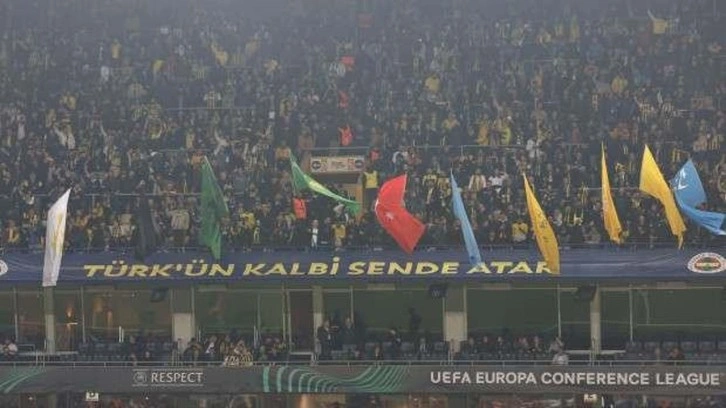 Fenerbahçe'den anlamlı pankart: Türk'ün kalbi sende atar