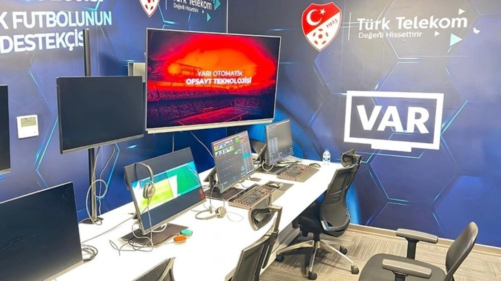 Galatasaray ve Fenerbahçe maçlarının yabancı VAR hakemleri belli oldu