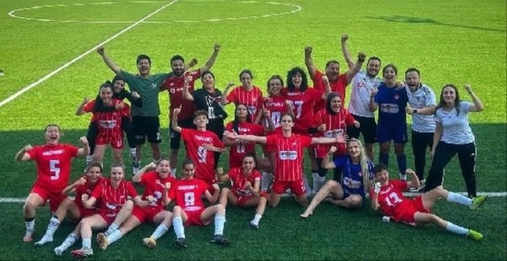 Hakem Hatası Sonrası Penaltılar Tekrarlanarak Bakırköy Yenimahalle FK Finale Yükseldi