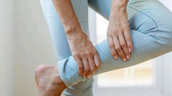 Huzursuz bacak sendromu belirtileri nelerdir? Huzursuz bacak sendromu nasıl geçer, ne iyi gelir?
