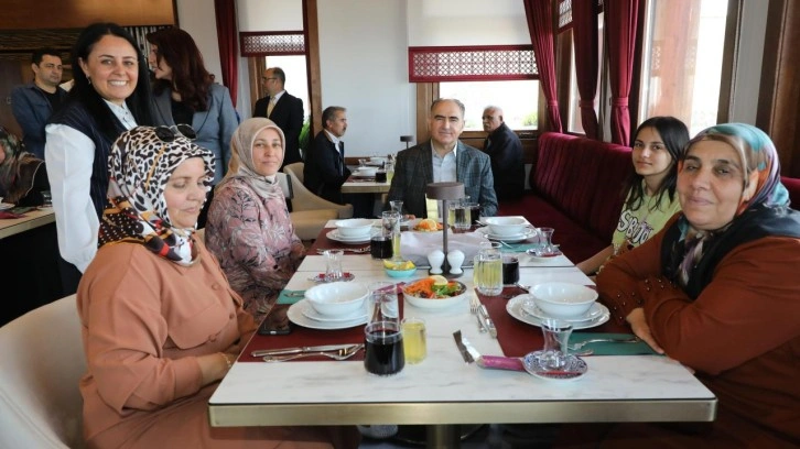 İçişleri Bakanı Ali Yerlikaya memleketi Konya’da şehit yakınlarını ağırladı