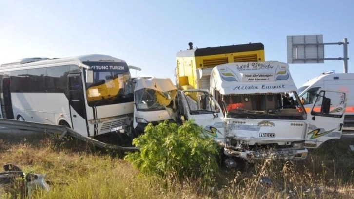 İşçi servislerine kamyonet çarptı: 18 yaralı