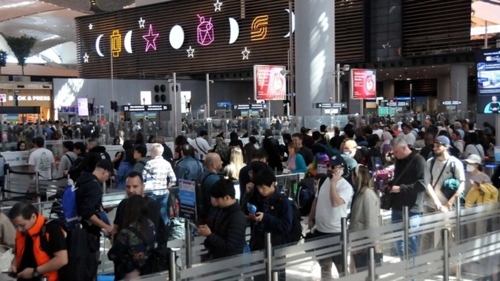 İstanbul Havalimanı doldu taştı! İğne atsan yere düşmez