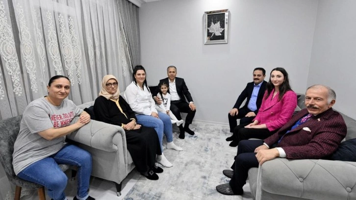 İstanbul Valisi Yerlikaya, şehit ailesinin evinde oruç açtı
