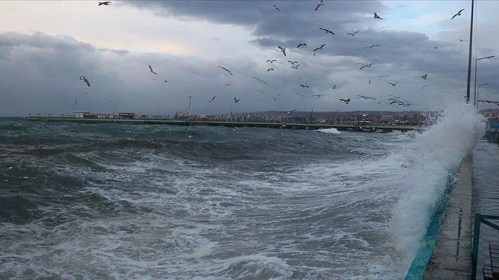 İstanbul'da vapur seferlerinde hava engeli