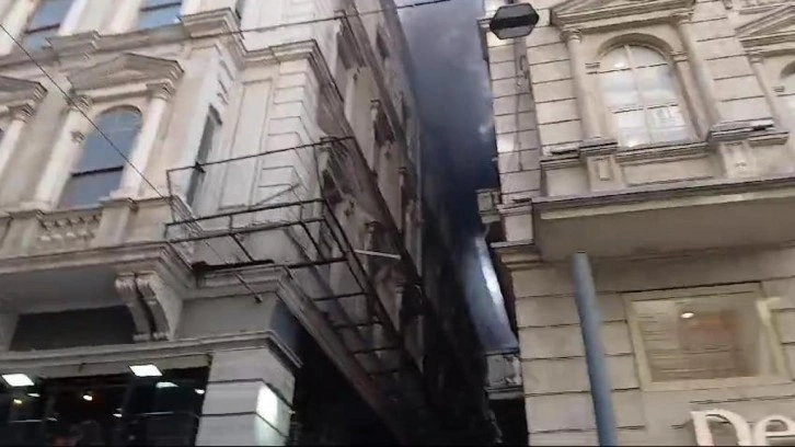 İstiklal Caddesi'nde iş yerinde yangın çıktı