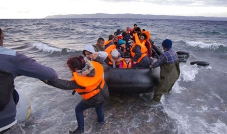 İzmir açıklarında 47 düzensiz göçmen yakalandı
