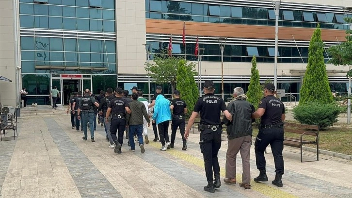 İzmir'de uyuşturucu operasyonu: 45 şahıs tutuklandı