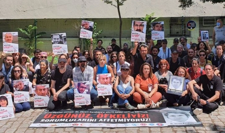 İzmir’de sağlık emekçilerinden sessiz tepki