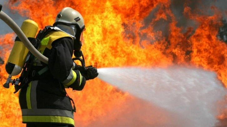 Kartal'da sabah saatlerinde korkutan yangın : 1 kişi öldü