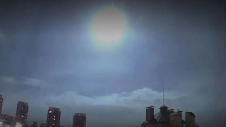 Kiev'de gökyüzünde beliren ışık halkı paniğe sürükledi... NASA 