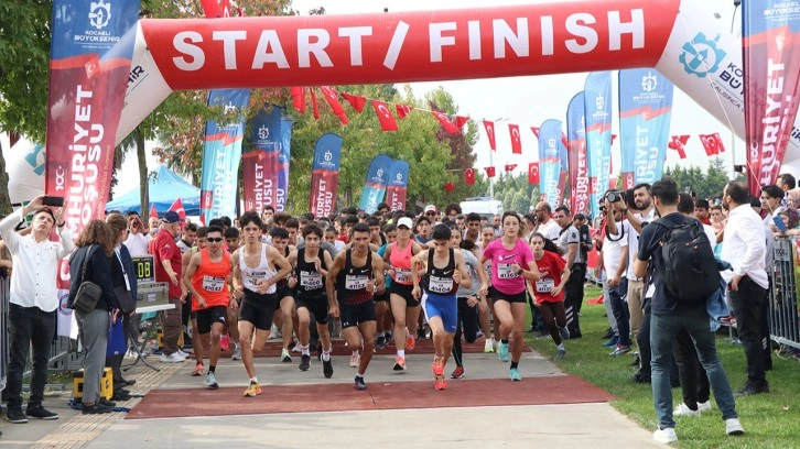 Kocaeli'de 10. Uluslararası Cumhuriyet Koşusu ve Çocuk Maratonu düzenlendi