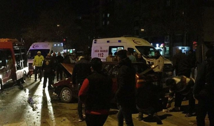 Konya'da hasta taşıyan ambulans ile otomobil çarpıştı: 7 yaralı