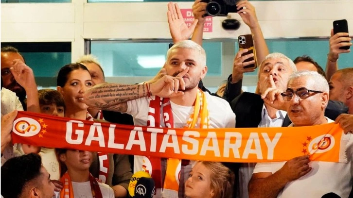 Mauro Icardi, İstanbul’a geldi alana gelen taraftara üçlü çektirdi