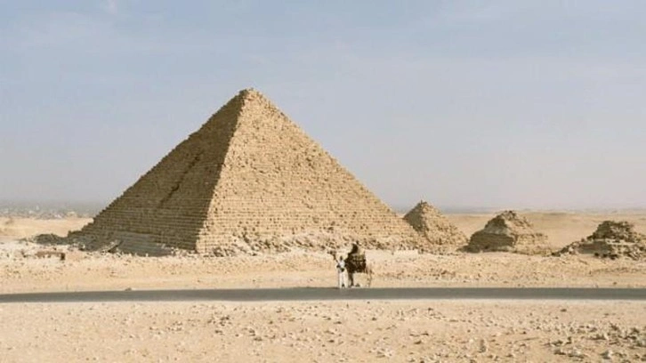 Mısır'daki piramit granitle kaplanacak