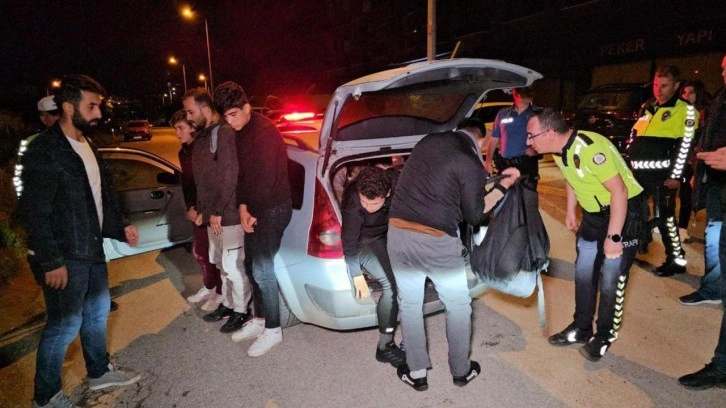 Otomobilde 14 düzensiz göçmen yakalandı