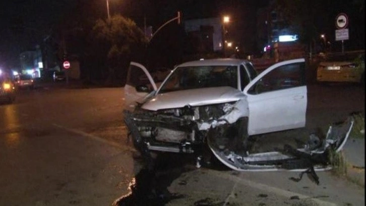 Pendik'te trafik kazası: 2'si ağır 4 yaralı