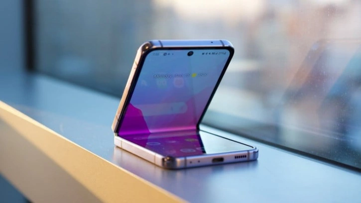 Samsung Galaxy Z Flip6 Ekranı Daha Az Kırışacak