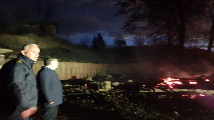 Sinop'ta şiddetli fırtına yangına sebep oldu, 2 ev kullanılamaz hale geldi