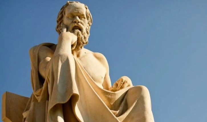 Sokrates'in eğitim seviyesi ve oy verme süreci hakkındaki görüşü