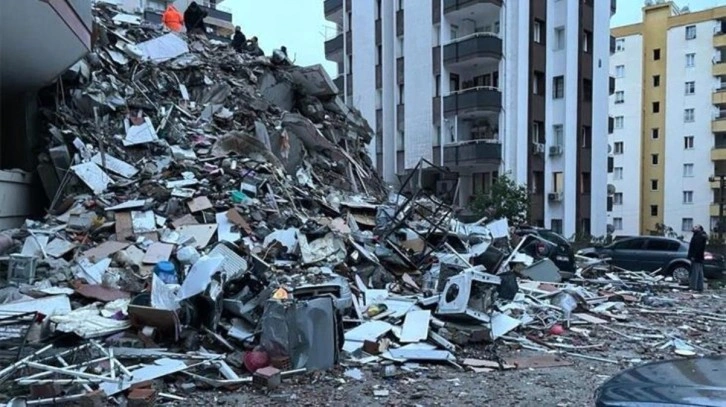 Son Dakika! 10 ili etkileyen depremde 76 vatandaşımız hayatını kaybetti, 440 kişi yaralandı