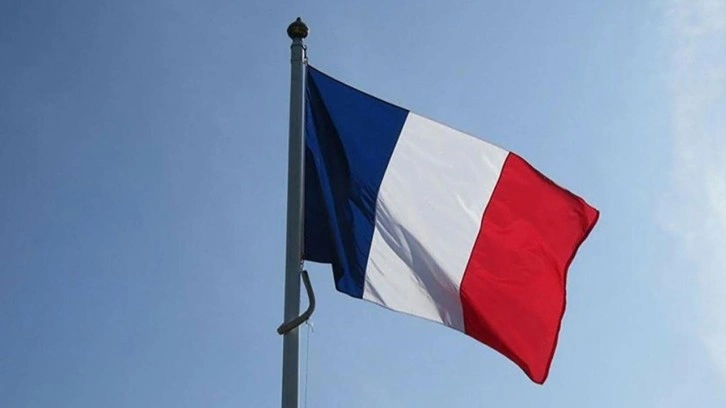 Standard & Poor's (S&P), Fransa'nın kredi notunu düşürdü