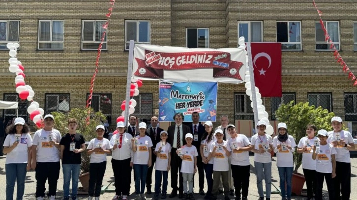 Tahran Türk Okulu'nda "Matematik Her Yerde" sloganıyla Bilim Şenliği düzenlendi
