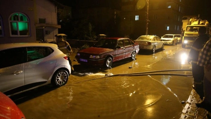 Tokat'ta sağanak: Yollar göle döndü, su baskınları yaşandı