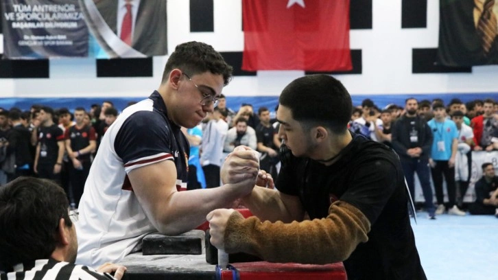 Türkiye Bilek Güreş Şampiyonası heyecanı Samsun'da yaşanıyor